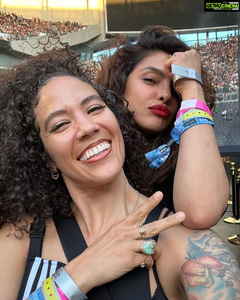 Priyanka Chopra Instagram - I dream it, I work hard. I grind 'til I own it, I twirl on them haters - Beyoncé Damn! What a woman and what a night. With my main girls❤️ @tam2cul @drmadhuakhourichopra So glad you could finally see it @neeshnation ❤️ #blueivy was amazing 🤩 dancers we’re 🔥 😘 Thank you #JayZ and Queen @beyonce for the incredible hospitality. Thank you @nickjonas for the most memorable night! Love u baby #renaissanceworldtour Tottenham Hotspur Stadium
