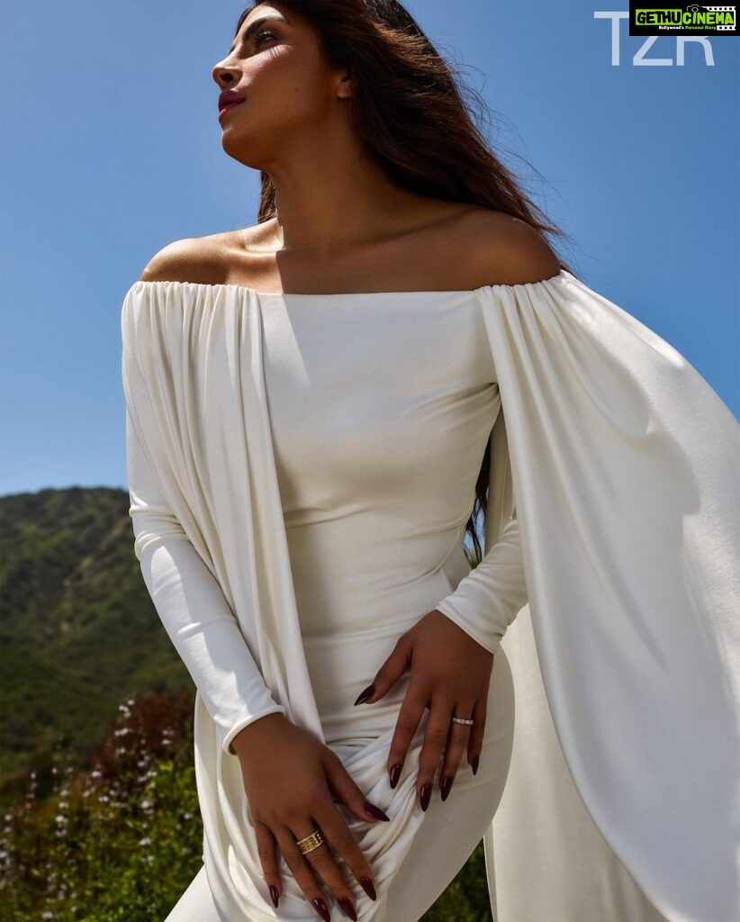 Priyanka Chopra Instagram - POV: You see the beautiful Santa Monica Mountains in Topanga, on a particularly hot day, and everything around was in full bloom (thanks to the crazy rain this year in SoCal 😋) That’s the story behind the pictures we shot for @thezoereport 💕 😉 Story link in bio. 📷: @laurendukoff Topanga, California