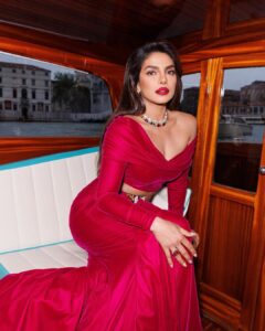 Priyanka Chopra Instagram - La vita è bella… with @bulgari in Venice for the reveal of the new #BulgariMediterranea High Jewellery Collection. 

Thank you @lucia_silvestri and @jc.babin for having me!
@bulgari #Bulgari #BulgariHighJewelry