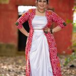 Priyanka Deshpande Instagram - I got me 🤟🏻 . . . 📸: @camcrowphotographi ❤️ 👗: @styl_chennai ❤️ 👱🏻‍♀️: @krishna_hairstylist ❤️ . . #igotme #slay #slayqueen #livinglife #ihappyuhappy #vijaytelevision #supersinger #ootd #ilovemyjob