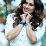 Priyanka Deshpande Instagram - 🤍😉🤍 . . . 📸: @camcrowphotographi 🤍 👗: @styl_chennai 🤍 👩‍🦰: @krishna_hairstylist 🤍 . . #pretty #prettygirls #poser #uhappyihappy #livinglife