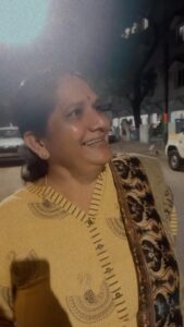 Priyanka Deshpande Instagram - Mother’s Day atrocities 😂 
Naughty fellow😂😂😂
.
.
.
#amma #attrocities #funnylady