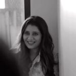 Priyanka Deshpande Instagram - 🤗🤍 . . . 📸: @_sandeep_1221 🤍🥰 Tambi Epdi da??? When did you make a video Enaku theriyave ilaa??? Talented fellow 🤗 . . #candid #candidphotography #candidvideography #vikatan