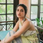 Priyanka Mohan Instagram – All that magic in the frame💫 

Styled by @pallavi_85 @openhousestudio.in 
Outfit @shopverb 
Jewellery @mykreshya 
M&H @kalwon_beauty @puii_c_ammy 
📸 @hunar.daga