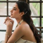 Priyanka Mohan Instagram – All that magic in the frame💫 

Styled by @pallavi_85 @openhousestudio.in 
Outfit @shopverb 
Jewellery @mykreshya 
M&H @kalwon_beauty @puii_c_ammy 
📸 @hunar.daga