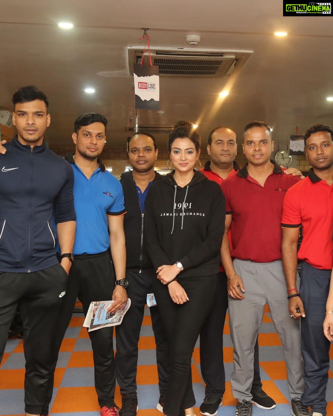 Priyanka Mondal Instagram - Thank you so much @indulgexpress & @sharmighosal for this honour. I’m so grateful to give away the awards to the winners. I love this & thoroughly enjoyed the whole thing. @getfitatskulpt is also a great gym with so many equipments. I thank Indulge for taking such a wonderful initiative to keep people fit ♥️ Mkup & hair done by @pritha_dutta_official #priyankamondalofficial Skulpt.