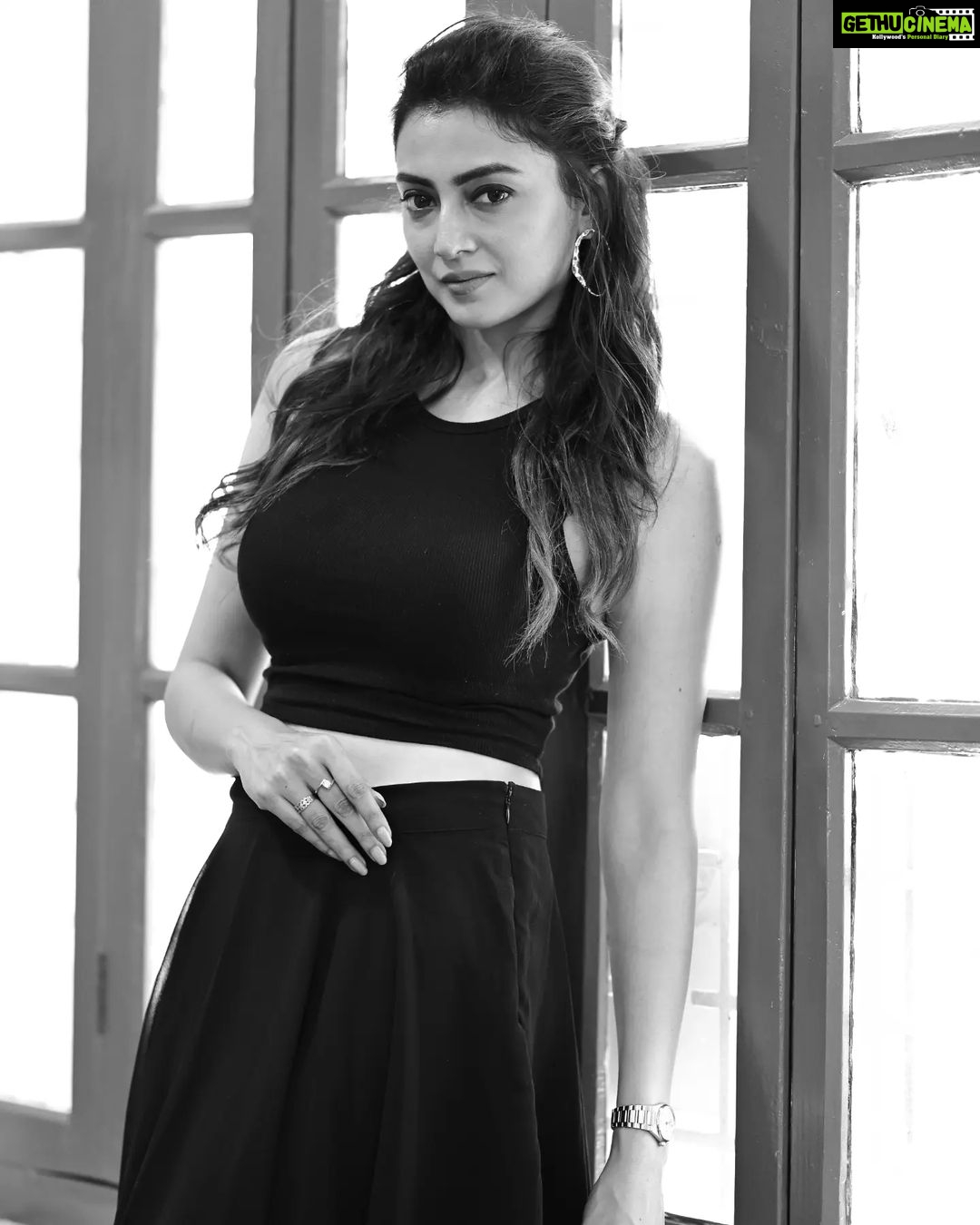 Priyanka Mondal Instagram - Monochromatic 🖤🤍 📷 - @koustavdutta1712 🔗 - @rudrakshprnads #photo #monochrome #monochromatic #monochromephotography #monochromaticphotography #foryou #foryoupage #trending #explorepage #instagram #priyankamondal #priyankamondalofficial The Common Room