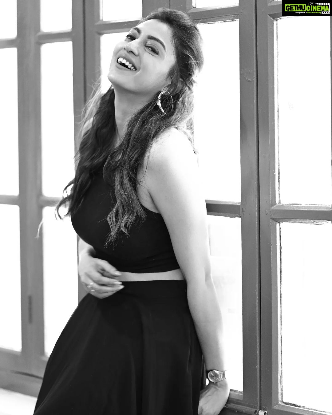 Priyanka Mondal Instagram - 🖤🙈 📷 - @koustavdutta1712 🔗 - @rudrakshprnads #photo #photooftheday #monochrome #monochromatic #monochromephotography #blackandwhite #trending #foryou #instagood #smile #instagram #follow The Common Room