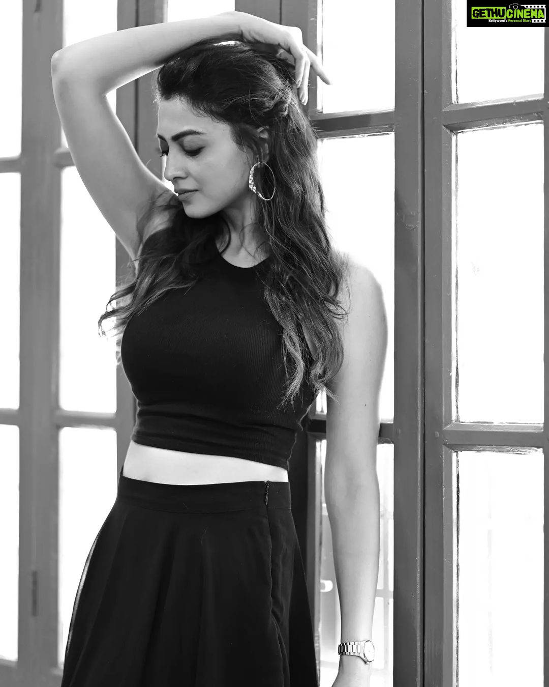 Priyanka Mondal Instagram - Monochromatic 🖤🤍 📷 - @koustavdutta1712 🔗 - @rudrakshprnads #photo #monochrome #monochromatic #monochromephotography #monochromaticphotography #foryou #foryoupage #trending #explorepage #instagram #priyankamondal #priyankamondalofficial The Common Room