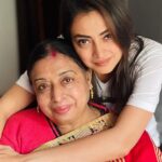 Priyanka Mondal Instagram - অনেক ফুটেজ খেয়ে শেষমেশ ছবি তোলার জন্য যখন রাজি হলেন মা ♥️ #priyankamondalofficial Nadia