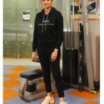 Priyanka Mondal Instagram - Thank you so much @indulgexpress & @sharmighosal for this honour. I’m so grateful to give away the awards to the winners. I love this & thoroughly enjoyed the whole thing. @getfitatskulpt is also a great gym with so many equipments. I thank Indulge for taking such a wonderful initiative to keep people fit ♥️ Mkup & hair done by @pritha_dutta_official #priyankamondalofficial Skulpt.