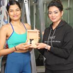 Priyanka Mondal Instagram - Thank you so much @indulgexpress & @sharmighosal for this honour. I’m so grateful to give away the awards to the winners. I love this & thoroughly enjoyed the whole thing. @getfitatskulpt is also a great gym with so many equipments. I thank Indulge for taking such a wonderful initiative to keep people fit ♥️ Mkup & hair done by @pritha_dutta_official #priyankamondalofficial Skulpt.