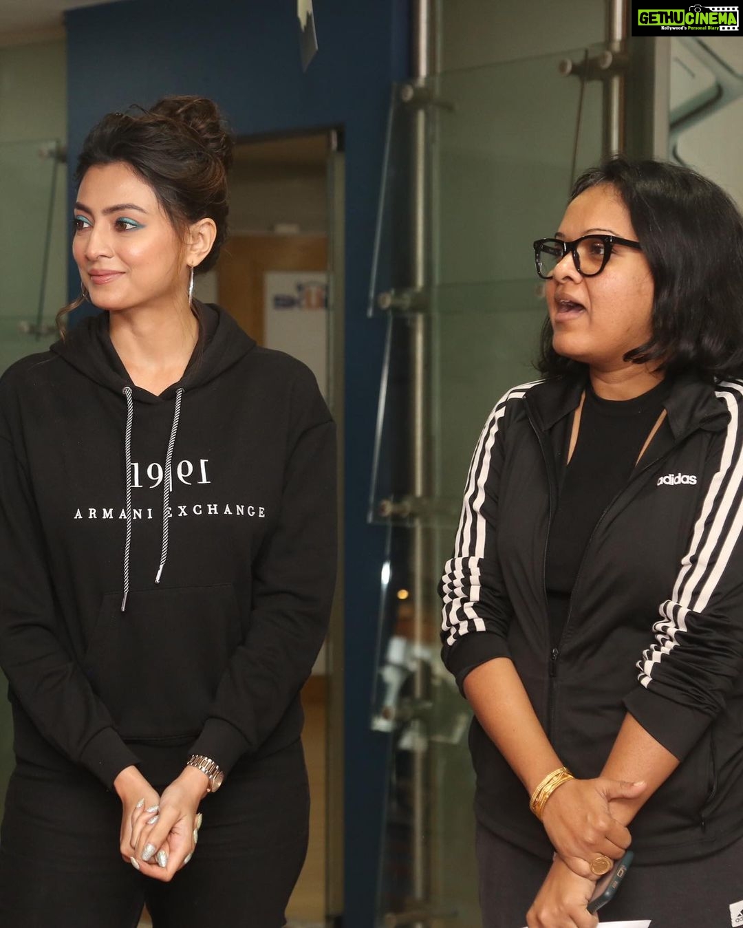Priyanka Mondal Instagram - Thank you so much @indulgexpress & @sharmighosal for this honour. I’m so grateful to give away the awards to the winners. I love this & thoroughly enjoyed the whole thing. @getfitatskulpt is also a great gym with so many equipments. I thank Indulge for taking such a wonderful initiative to keep people fit ♥️ Mkup & hair done by @pritha_dutta_official #priyankamondalofficial Skulpt.