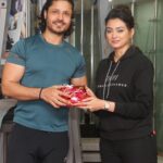 Priyanka Mondal Instagram - Thank you so much @indulgexpress & @sharmighosal for this honour. I’m so grateful to give away the awards to the winners. I love this & thoroughly enjoyed the whole thing. @getfitatskulpt is also a great gym with so many equipments. I thank Indulge for taking such a wonderful initiative to keep people fit ♥️ Mkup & hair done by @pritha_dutta_official #priyankamondalofficial Skulpt.