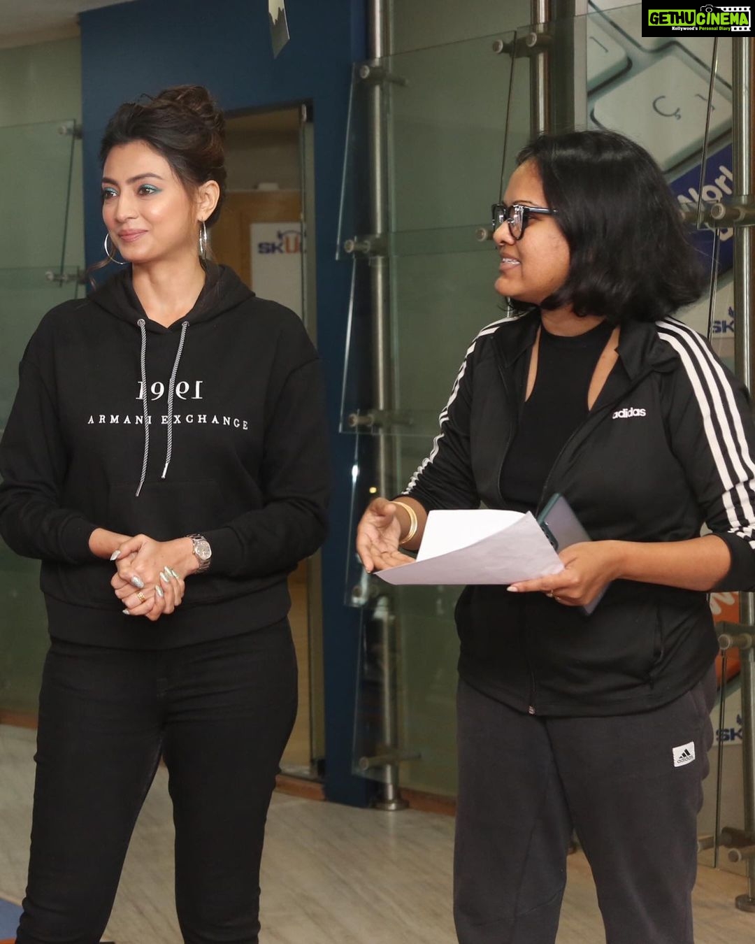 Priyanka Mondal Instagram - Thank you so much @indulgexpress & @sharmighosal for this honour. I’m so grateful to give away the awards to the winners. I love this & thoroughly enjoyed the whole thing. @getfitatskulpt is also a great gym with so many equipments. I thank Indulge for taking such a wonderful initiative to keep people fit ♥️ Mkup & hair done by @pritha_dutta_official #priyankamondalofficial Skulpt.
