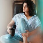 Priyanka Nair Instagram - It’s time to relax with a cup of coffee 📸 @alwinmalayattoor #itscoffeetime #priyankanair #feelingrelaxed #eveningvibes