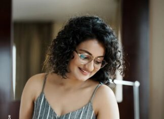 Priyanka Nair Instagram - “A smile is the best makeup any girl can wear.” Cochin, Kerala