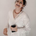 Priyanka Nair Instagram - Happy white hour 🤍 📸 @anzar_gvr #white #priyankanair #instapic #instagram