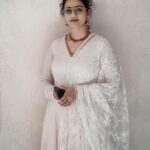 Priyanka Nair Instagram - Happy white hour 🤍 📸 @anzar_gvr #white #priyankanair #instapic #instagram