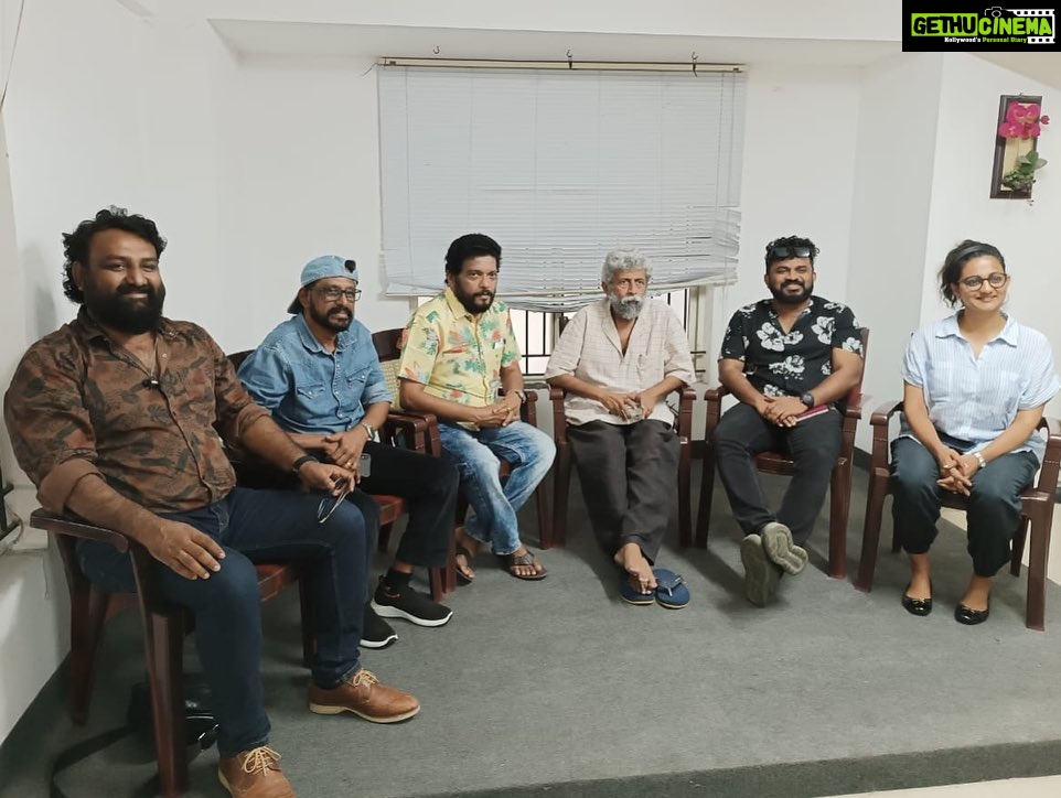 Priyanka Nair Instagram - Delighted to be a part of Sri prem Nazir foundation short film festival final selection with eminent personalities of Malayalam film industry. 😍😍@tkrajeevkumar @alagappan.n.cinematographer #jagadeesh @shankarspage @tharun_moorthy #shortfilmfestival #premnazir #foundation #malayalamcinema