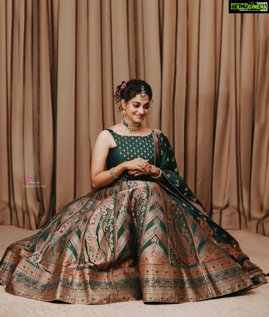 Priyanka Nair Instagram - 📸 @abinprasad_cherthala Costume- @poonolilsilks Makeup and hairstyle - @mukeshmuralimakeover #priyankanair #southindianactress #instapic #instagram