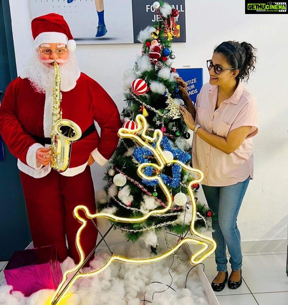 Priyanka Nair Instagram - Merry Christmas to you all 🎄🎅✨ #merrychristmas #festival #priyankanair #instagrampic