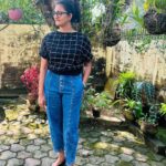 Priyanka Nair Instagram - Perfect is an illusion 📸 Appu 😘 #illution #instagram #priyankanair #casualwearmen