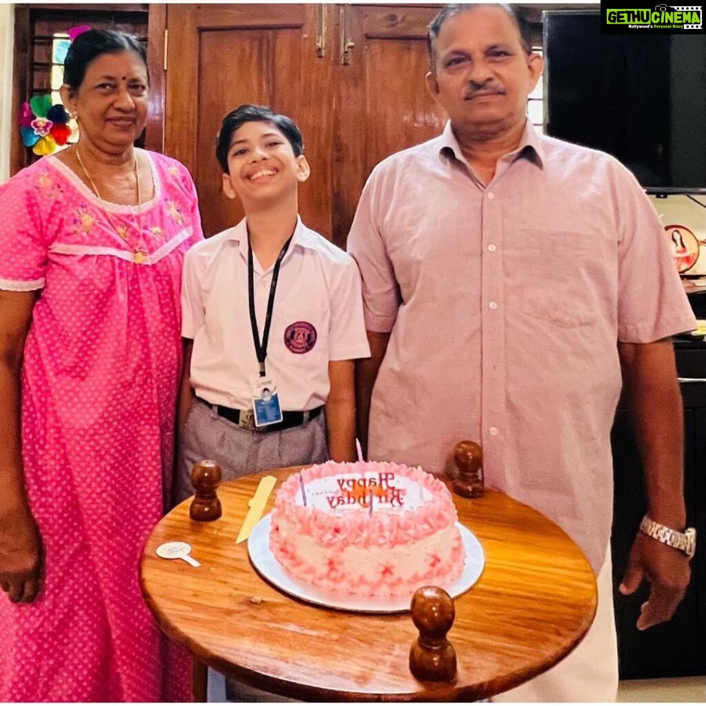 Priyanka Nair Instagram - സന്തോഷ ജന്മദിനം അച്ഛൻ കുട്ടിക്ക് ❤️ #happybirthdayacha #birthdaywishes #birthdaycelebration #instagram @priyada_nair @muraleedharan715 @ponnammamuraleedharan