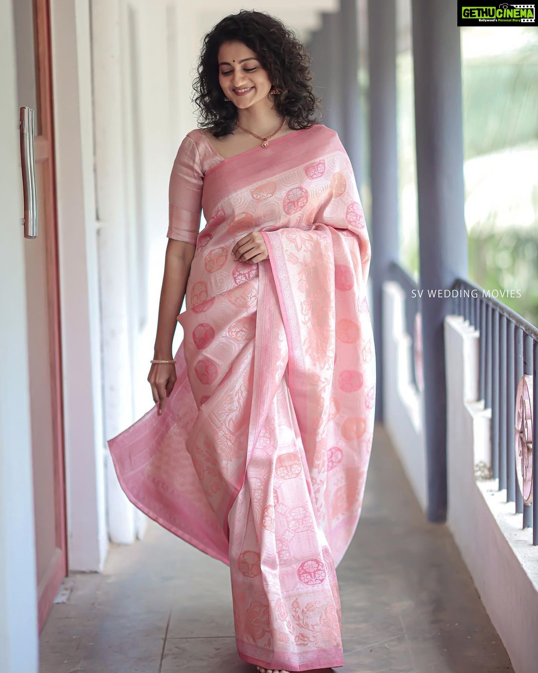 Priyanka Nair Instagram - Every saree has a story ♥️ Photography- @santhosh.vikram.7 #priyankanair #instagrampic #sareelove #instaday
