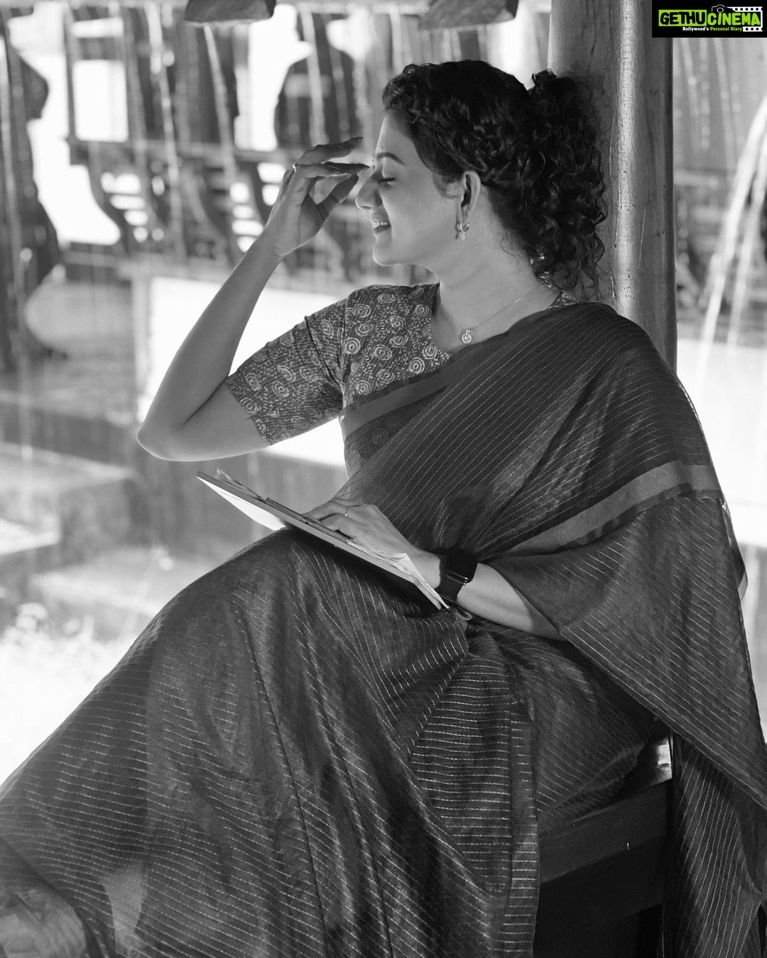 Priyanka Nair Instagram - 🖤 📷 @_sumathefacechanger_ #karnika #ottapalam #malayalammovie #priyankanair