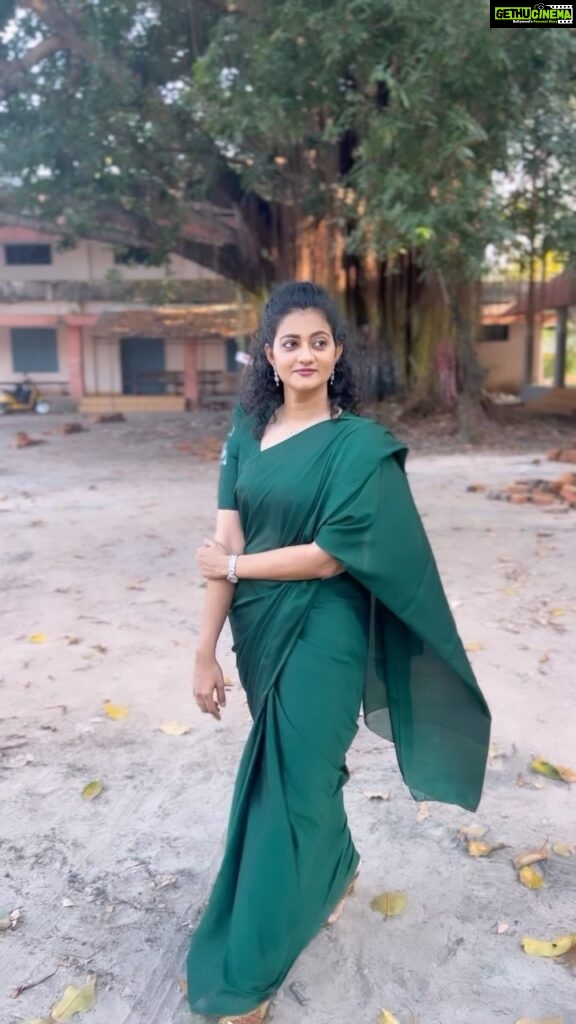 Priyanka Nair Instagram - Anal mele panithuli ♥️ #surya #instagramreels #priyankanair #tamil 📸 @capt.gallant_rover , @syam.prem Kerala
