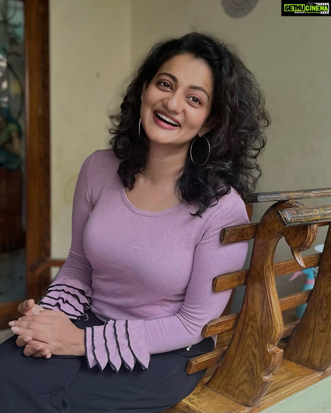 Priyanka Nair Instagram - 💜 📸 @capt.gallant_rover #purple #instapic #priyankanair #southindianactress