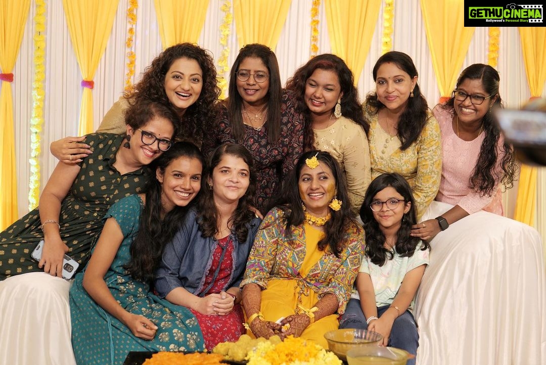 Priyanka Nair Instagram - Haldi ceremony ♥️ @priyada_nair @art_artist_and_kutty_stories @dhanyasanalk #haldiday #happiness #priyankanair #homesweethome