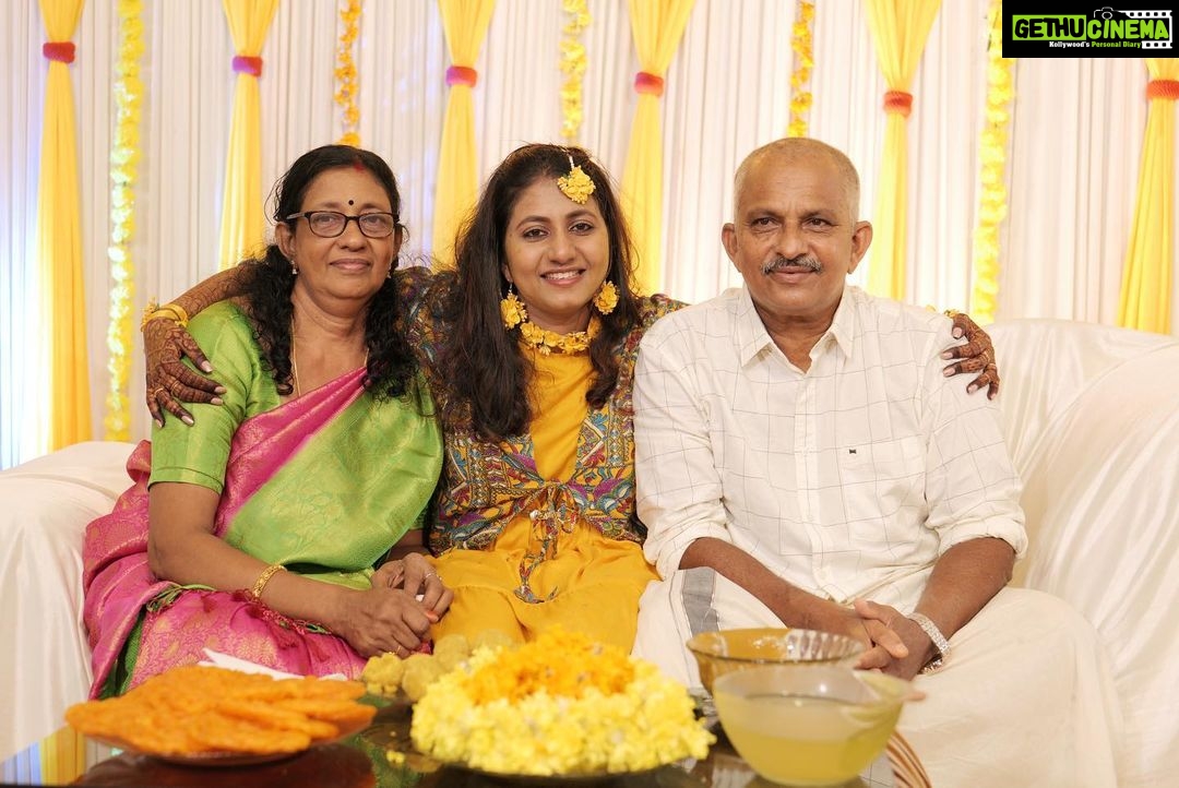 Priyanka Nair Instagram - Haldi ceremony ♥️ @priyada_nair @art_artist_and_kutty_stories @dhanyasanalk #haldiday #happiness #priyankanair #homesweethome