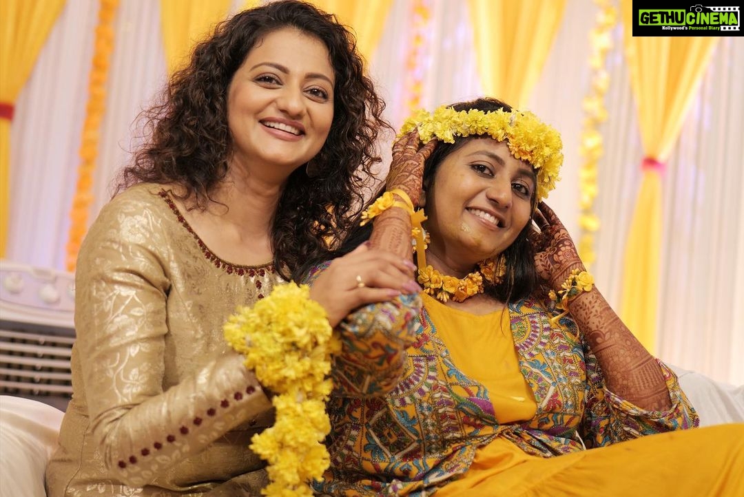Priyanka Nair Instagram - Haldi ceremony ♥️ @priyada_nair @art_artist_and_kutty_stories @dhanyasanalk #haldiday #happiness #priyankanair #homesweethome