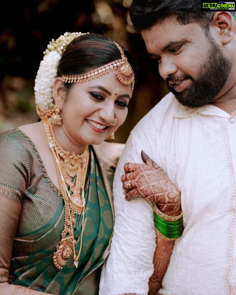 Priyanka Nair Instagram - Priyada and Ajesh ♥️ @priyada_nair Makeup and hairstyle - @_sumathefacechanger_ ♥️♥️♥️ @happy_weddings_events @crystalconvention