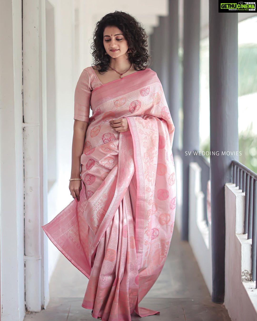 Priyanka Nair Instagram - Every saree has a story ♥️ Photography- @santhosh.vikram.7 #priyankanair #instagrampic #sareelove #instaday