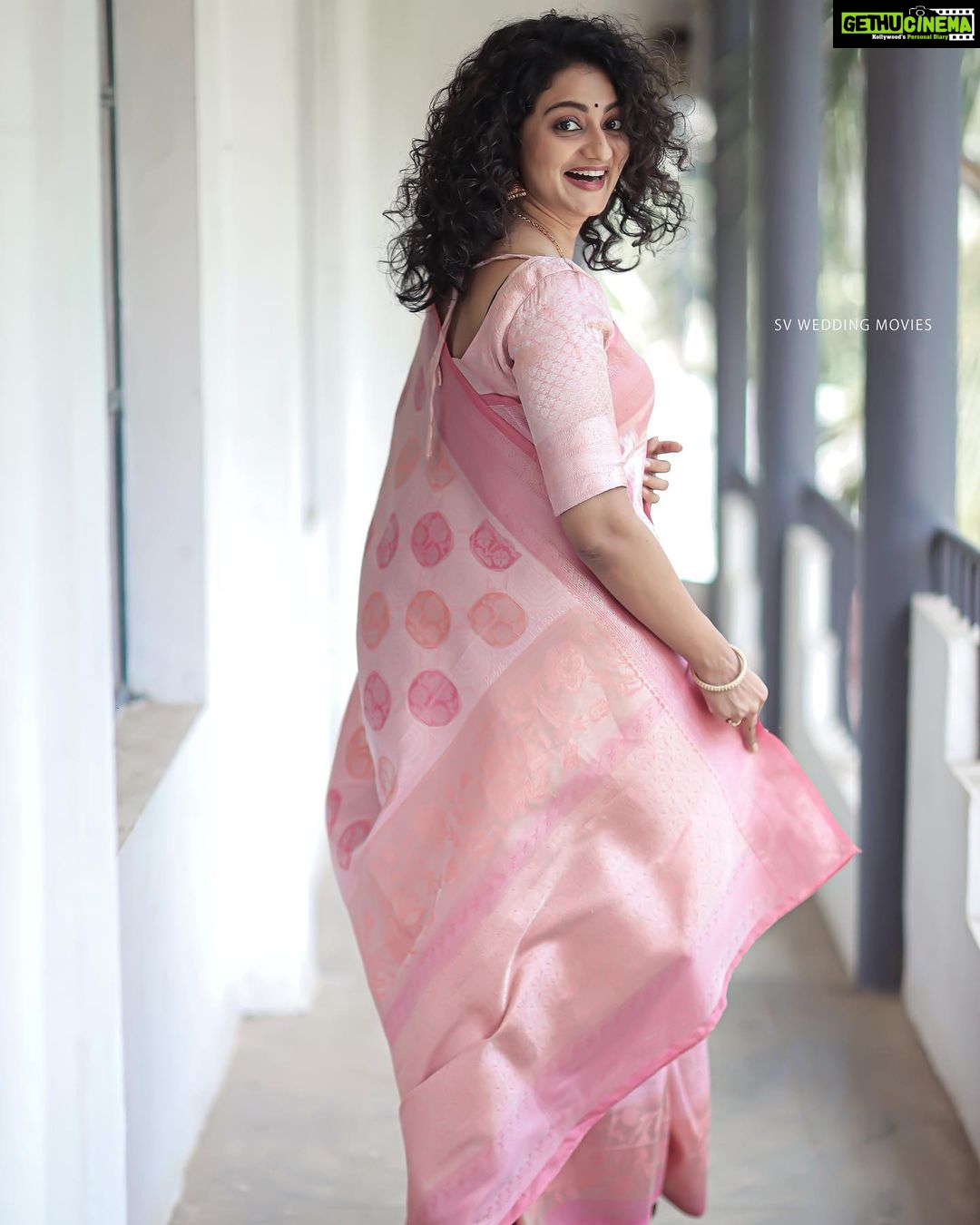 Priyanka Nair Instagram - Every saree has a story ♥️ Photography- @santhosh.vikram.7 #priyankanair #instagrampic #sareelove #instaday
