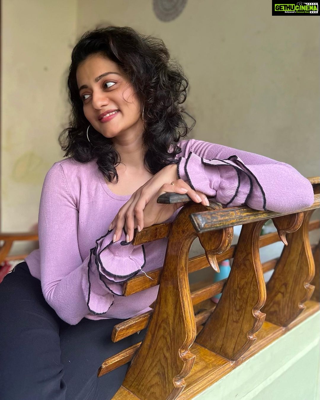 Priyanka Nair Instagram - 💜 📸 @capt.gallant_rover #purple #instapic #priyankanair #southindianactress