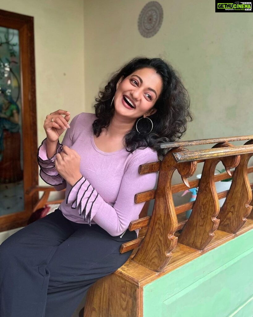 Priyanka Nair Instagram - Share your smile with the world ♥️ 📸 @capt.gallant_rover #priyankanair #smiling #instagram #instapic