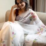 Priyanka Nair Instagram - ♥️♥️♥️ 📸 @alwinmalayattoor Styling - @elsamma_johnson_ #saree #instagramreels #meghadootham #priyankanair Crowne Plaza Kochi