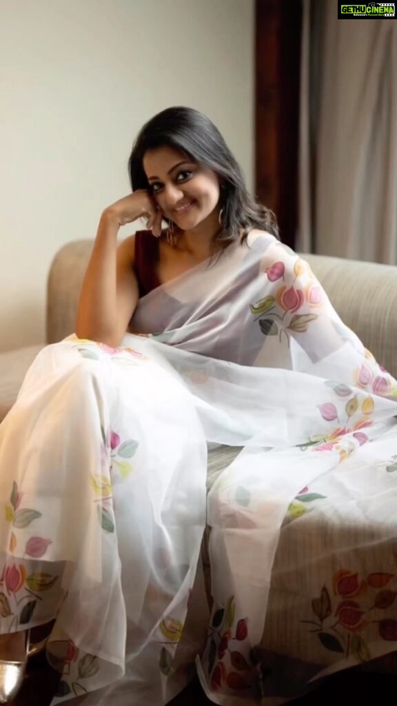 Priyanka Nair Instagram - ♥️♥️♥️ 📸 @alwinmalayattoor Styling - @elsamma_johnson_ #saree #instagramreels #meghadootham #priyankanair Crowne Plaza Kochi