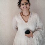 Priyanka Nair Instagram – Happy white hour 🤍
📸 @anzar_gvr 
#white #priyankanair #instapic #instagram
