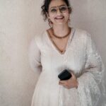 Priyanka Nair Instagram - Happy white hour 🤍 📸 @anzar_gvr #white #priyankanair #instapic #instagram