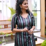 Priyanka Nair Instagram – Alone ♥️
#Home #priyankanair #soulfulmusic #instagramreels 
@rahul_subrahmanian_music 
Costume – @missindia_tvm