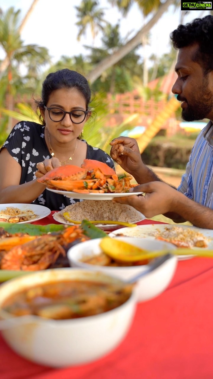 Priyanka Nair Instagram - Food hunt with Sabu featuring @priyankanairofficial Thank you @ashikaseem for the visuals 😍❤️ #keralatourism #kerala #keralagram #malayalam #malayalamcinema #mallugram #malluvideos #keralafood #foodhunter_sabu #foodhuntwithsabu #malayalamactress #priyanka #malayali #malayalis #trivandrum #thiruvananthapuram #poovar #keralattraction
