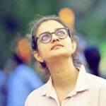 Priyanka Nair Instagram - തെളിനിലാവിന്റെ ചിറകിൽ വന്നെന്റെ പിറകിൽ നിൽക്കുന്നതായ് കുതറുവാനൊട്ടും ഇട തരാതെന്റെ മിഴികൾ പൊത്തുന്നതായ് കനവിലാശിച്ചു ഞാൻ… @shahabazaman5 📸 @shalupeyad #mohanlal #shahabazaman #malayalamsong #priyankanair