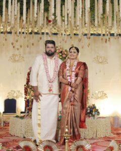 Priyanka Nair Instagram - Priyada and Ajesh ♥️ @priyada_nair Makeup and hairstyle - @_sumathefacechanger_ ♥️♥️♥️ @happy_weddings_events @crystalconvention