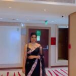 Priyanka Nair Instagram - Makeup - @mukeshmuralimakeover Costume - @poonolilsilks #sareelove #pyarhuachupkese #instagramreels #priyankanair @pramod