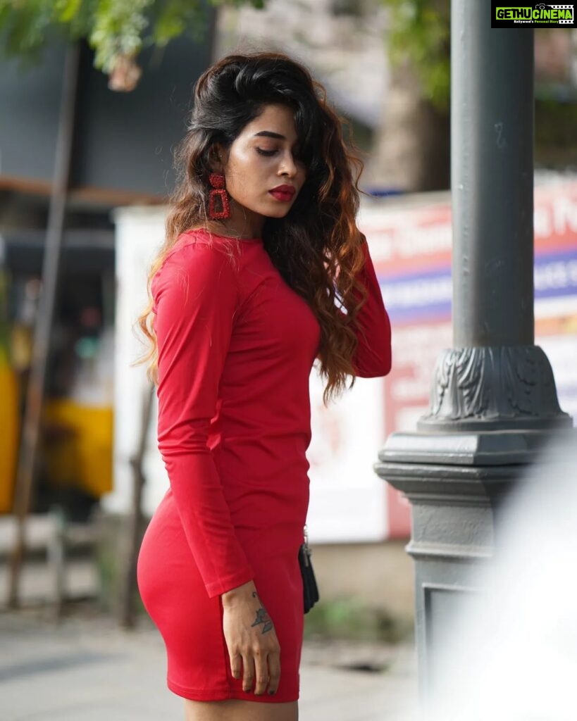 Priyanka Ruth Instagram - "Be passionate and bold. Always keep learning." 📸@mickey__creations #red#streetphotography #ilovemywork ##beyourself #bebold #instagood #instadaily #instgram #saipriyankaruth